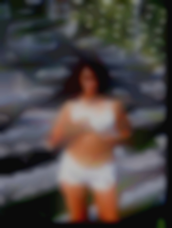 Women looking 90501